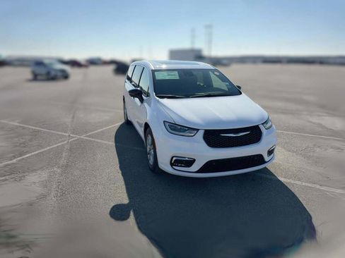 New 2026 Chrysler Pacifica Limited image 17