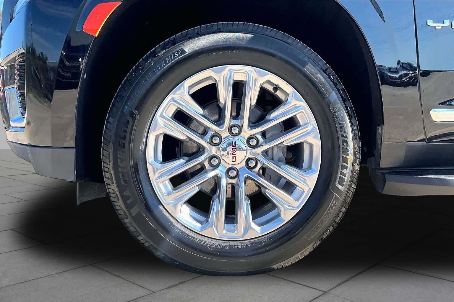 Used 2023 GMC Yukon SLT RWD image 11