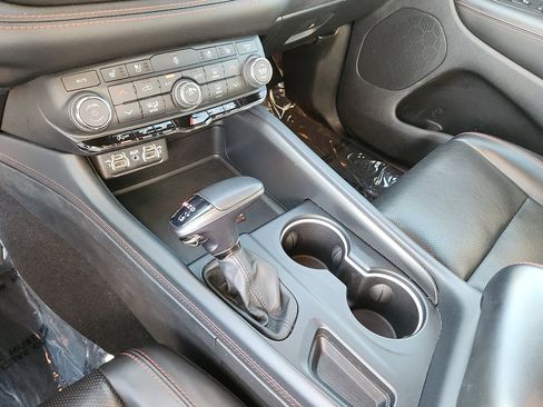 Used 2024 Dodge Durango GT image 18