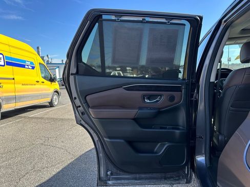 Used 2025 Honda Pilot Elite image 14