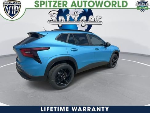 New 2026 Chevrolet Trax LT w/ Midnight Edition FWD image 8