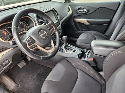 Used 2017 Jeep Cherokee Latitude w/ Safety/Convenience Group image 8