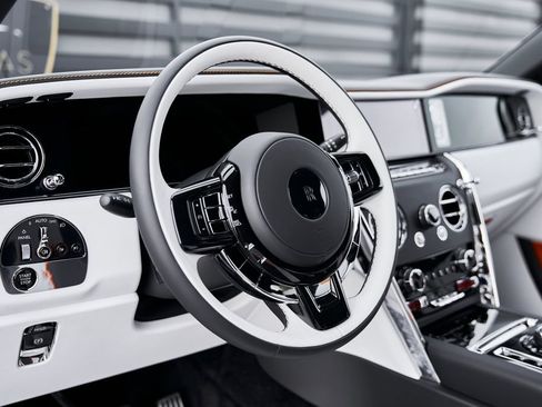 Used 2026 Rolls-Royce Cullinan AWD/4WD image 43