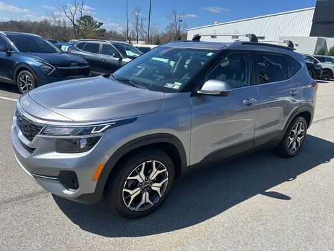 Certified 2022 Kia Seltos EX image 3