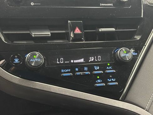 Used 2022 Toyota Camry SE FWD image 27