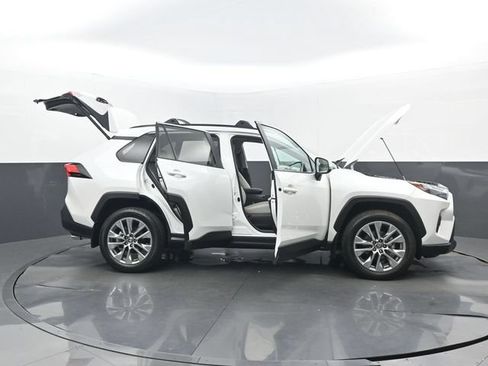 Used 2024 Toyota RAV4 XLE Premium FWD image 31