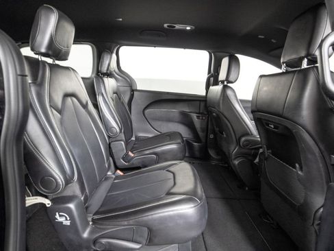 Used 2025 Chrysler Pacifica Select FWD image 13