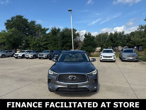Used 2020 INFINITI QX50 Luxe w/ Navigation Package FWD image 2