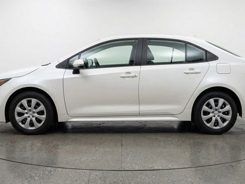 Used 2025 Toyota Corolla LE image 5
