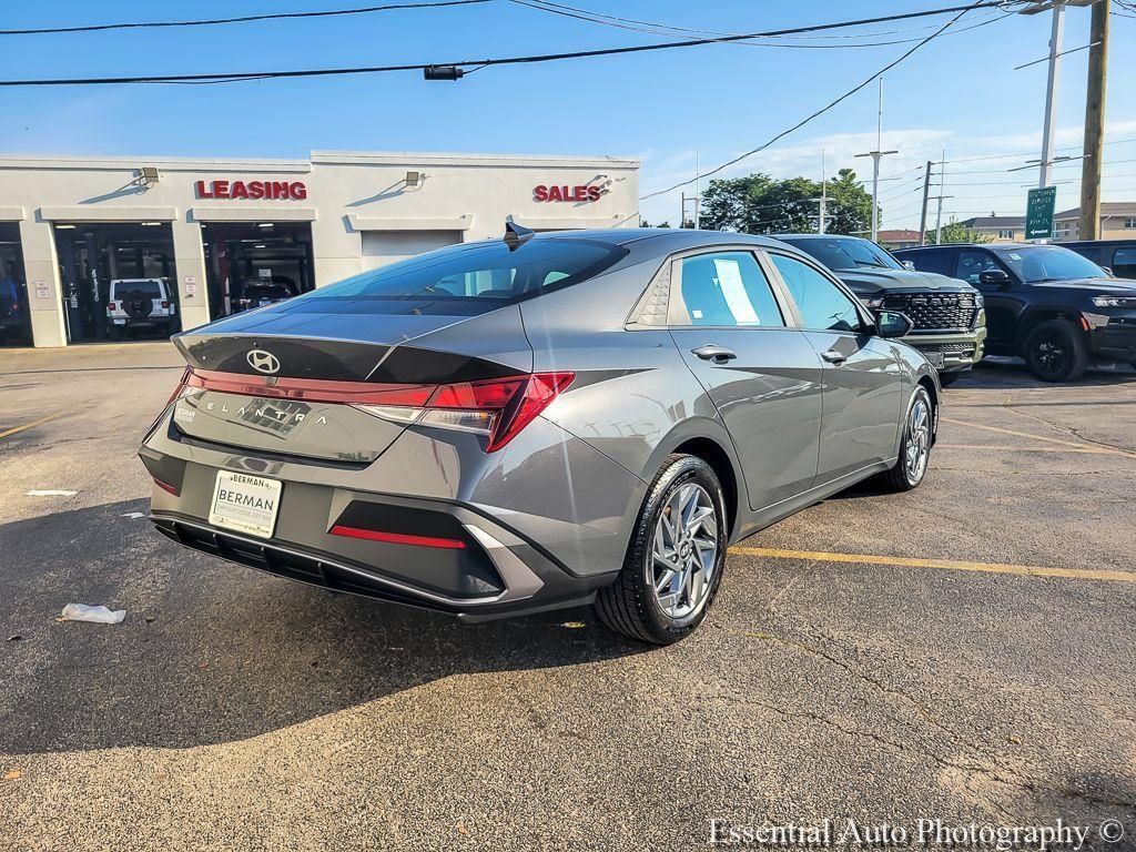 Used 2024 Hyundai Elantra SEL FWD image 13