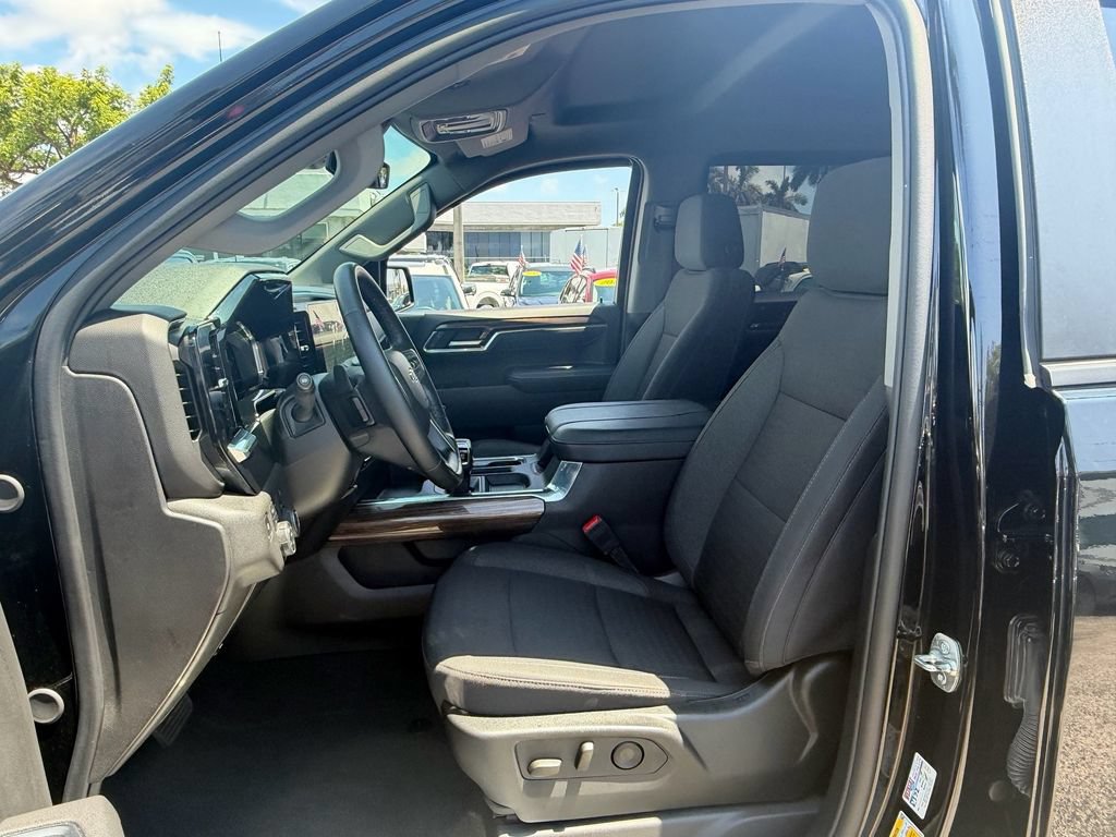 Used 2025 Chevrolet Silverado 1500 RST w/ Z71 Off-Road Package AWD/4WD image 9