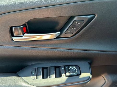 New 2025 Toyota Prius Plug-In Hybrid image 11