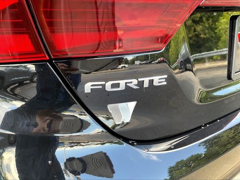Used 2021 Kia Forte LXS FWD image 22