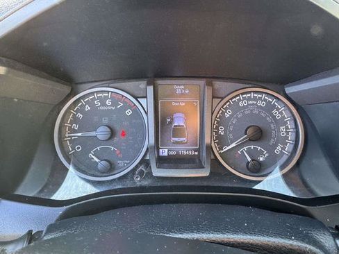 Used 2020 Toyota Tacoma TRD Off-Road image 34