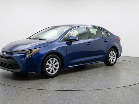Used 2025 Toyota Corolla LE image 3