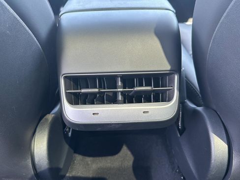 Used 2022 Tesla Model Y Long Range image 20