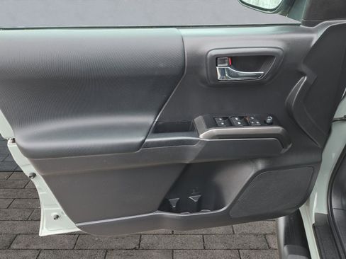 Used 2023 Toyota Tacoma TRD Sport image 10