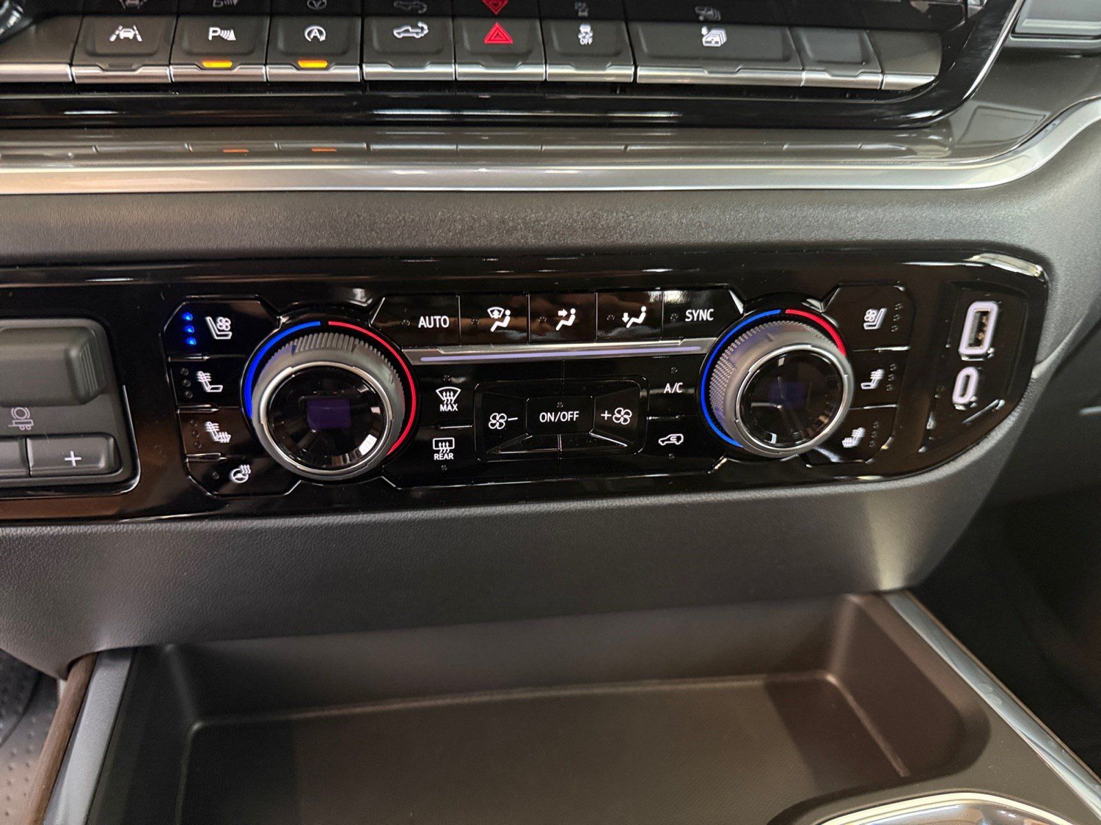 New 2026 Chevrolet Silverado 1500 High Country w/ Technology Package AWD/4WD image 28
