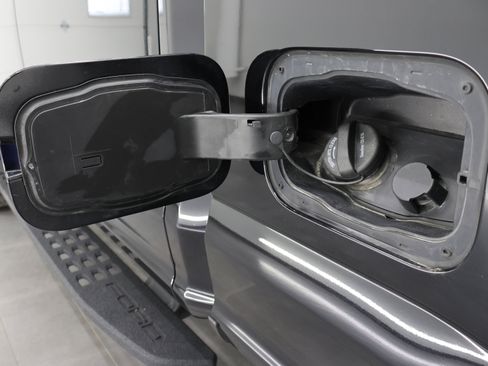 Used 2022 Ford F250 Lariat w/ Tremor Off-Road Package image 38