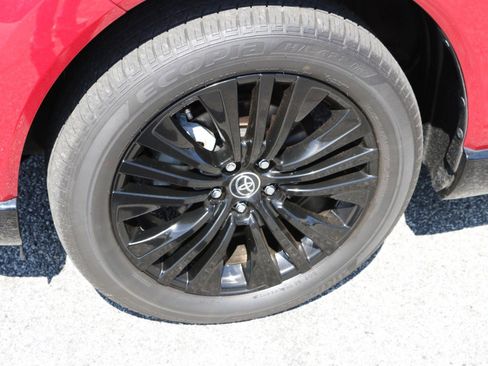 Used 2023 Toyota Venza Nightshade image 14