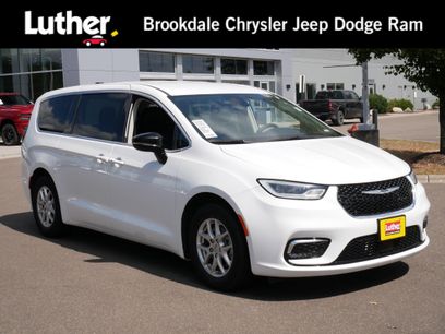 Used 2024 Chrysler Pacifica Touring-L
