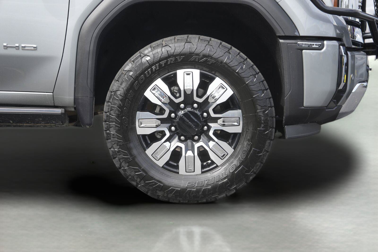 Used 2024 GMC Sierra 2500 Denali w/ Denali Reserve Package AWD/4WD image 4