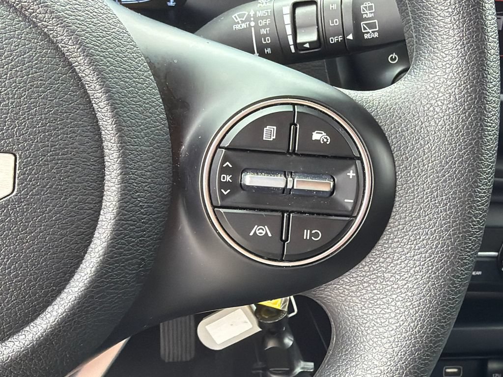 Used 2025 Kia Soul LX w/ LX Technology Package FWD image 25