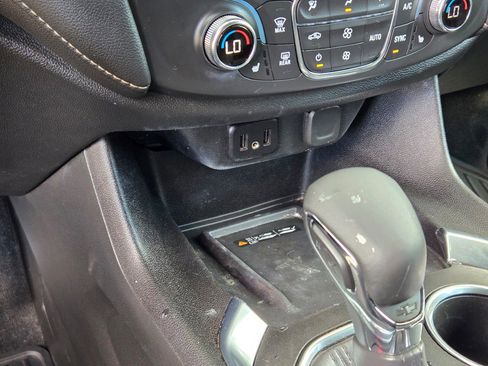 Used 2023 Chevrolet Traverse LT image 29