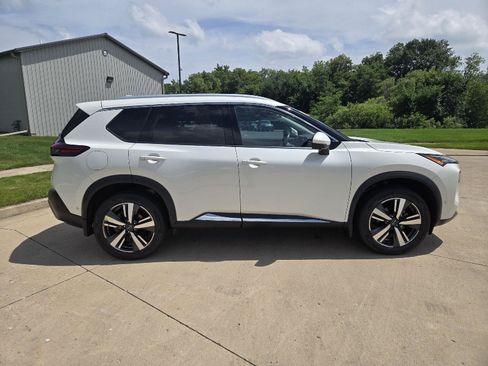 Used 2023 Nissan Rogue SL w/ SL Premium Package AWD/4WD image 2