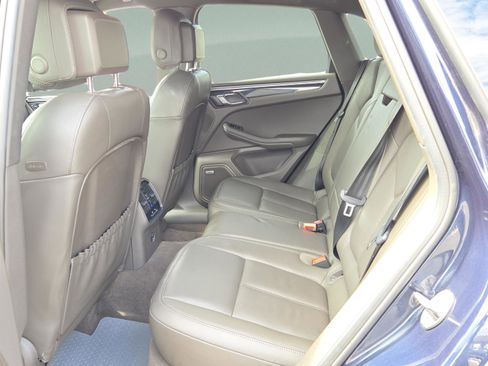 Used 2020 Porsche Macan Base image 11