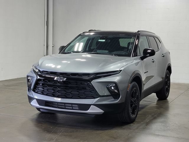 New 2026 Chevrolet Blazer LT w/ Convenience Package AWD/4WD image 2