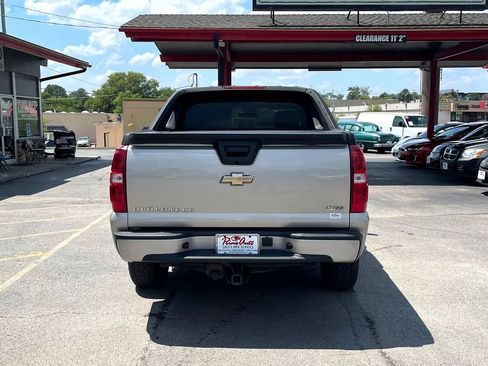 Used 2009 Chevrolet Avalanche LS AWD/4WD image 5
