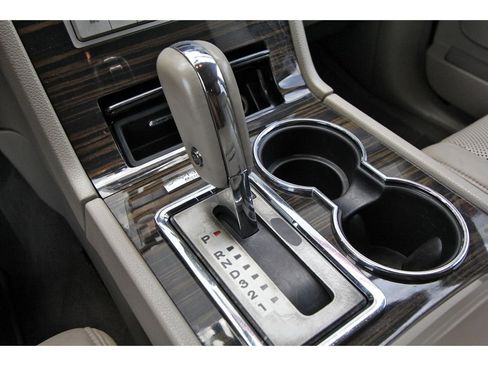 Used 2010 Lincoln Navigator L 2WD image 23