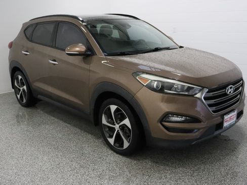 Used 2016 Hyundai Tucson Limited w/ Option Group 03 FWD image 4