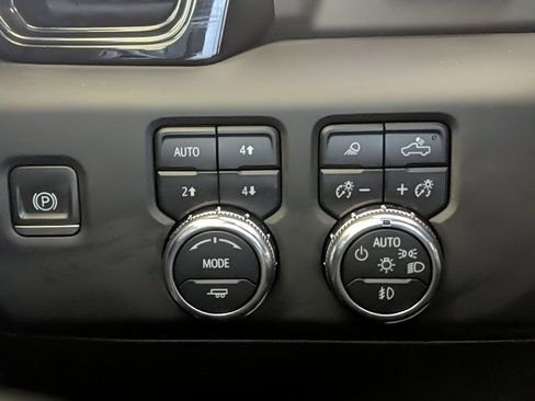 Used 2024 GMC Sierra 2500 AT4 w/ AT4 Premium Plus Package AWD/4WD image 28