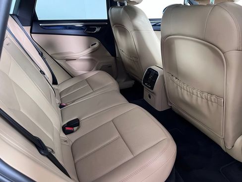 Certified 2021 Porsche Macan S AWD/4WD image 24