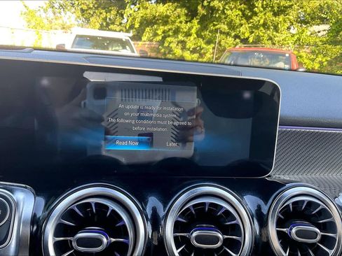 Used 2020 Mercedes-Benz GLB 250 image 32