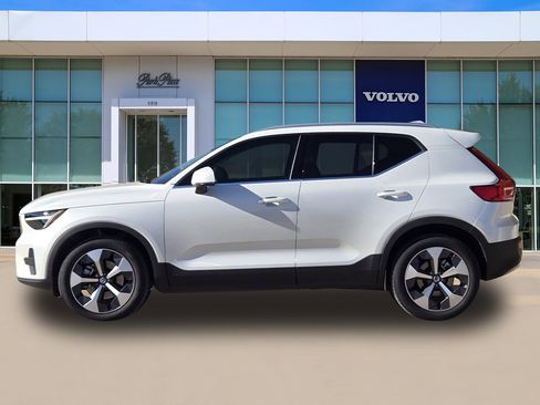 Certified 2025 Volvo XC40 B5 Core w/ Protection Package Premier image 3