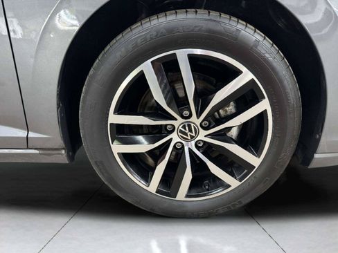 Used 2025 Volkswagen Jetta SE FWD image 32