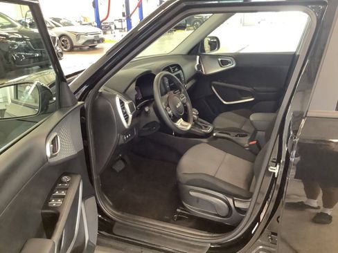 Certified 2025 Kia Soul LX FWD image 18