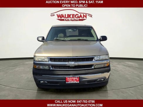 Used 2005 Chevrolet Tahoe LS RWD image 2