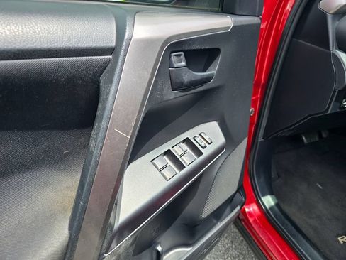 Used 2016 Toyota RAV4 LE FWD image 11