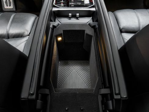 Used 2023 BMW 760i xDrive image 31