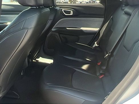 New 2025 Jeep Compass Latitude image 17