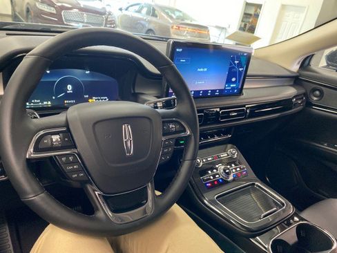 Certified 2023 Lincoln Nautilus Reserve w/ Monochromatic Package image 28