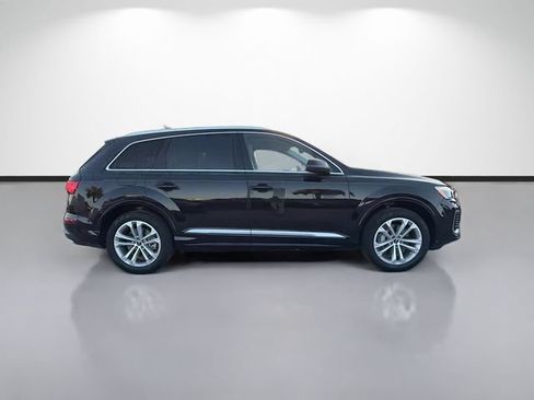 Certified 2025 Audi Q7 2.0T Premium AWD/4WD image 2