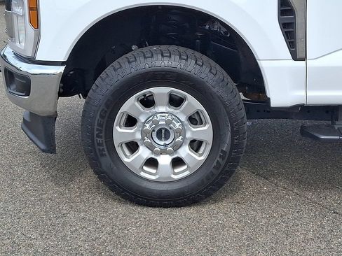 Used 2024 Ford F250 XLT AWD/4WD image 8