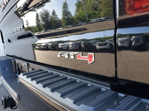 Used 2024 GMC Sierra 1500 AT4 w/ Technology Package AWD/4WD image 8