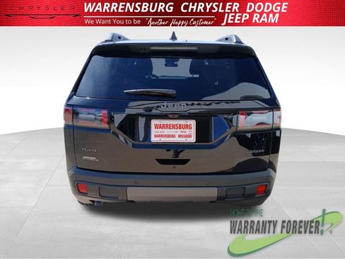 New 2026 Jeep Cherokee Laredo image 5