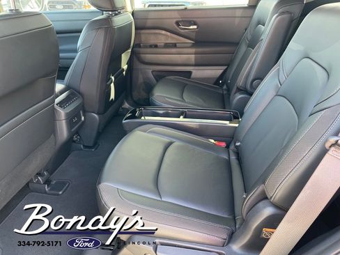 Used 2024 Nissan Pathfinder SL w/ SL Premium Package image 14